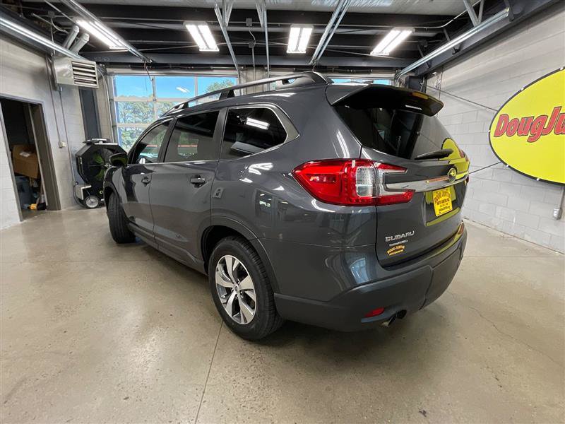 Used 2023 Subaru Ascent Premium AWD/4WD image 2