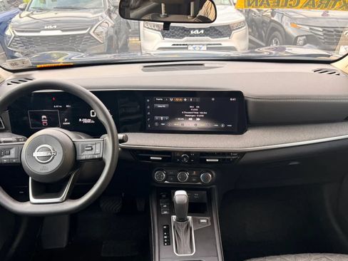 Used 2025 Nissan Kicks SV AWD/4WD image 15