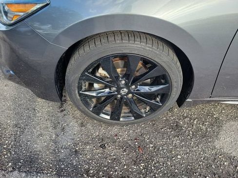 Used 2018 Nissan Maxima SR w/ Midnight Edition FWD image 5
