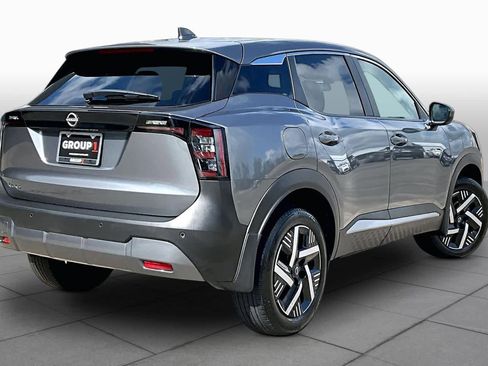 Used 2025 Nissan Kicks SV FWD image 12