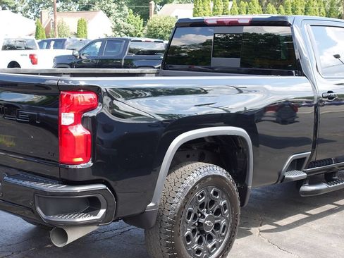 Used 2024 Chevrolet Silverado 2500 LT w/ Midnight Edition AWD/4WD image 11
