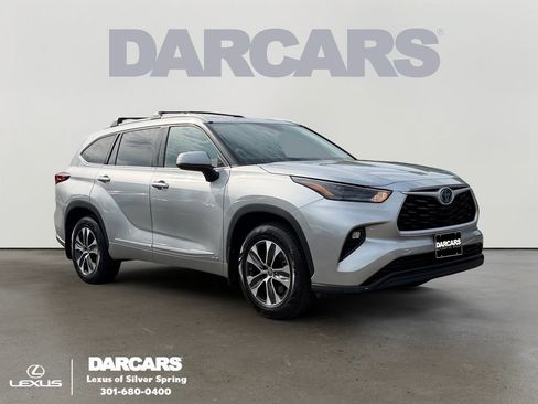 Used 2022 Toyota Highlander XLE AWD/4WD image 1