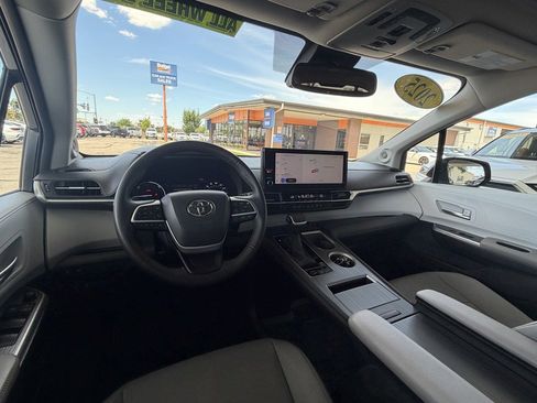 Used 2025 Toyota Sienna XLE w/ XLE Plus Package AWD/4WD image 13