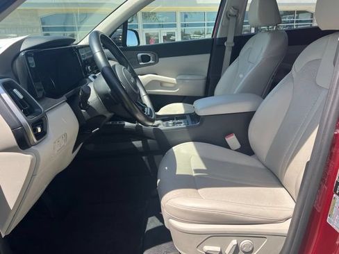 Used 2022 Kia Sorento EX w/ Panoramic Sunroof Package FWD image 11