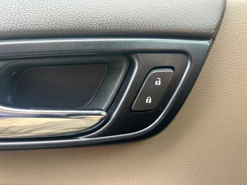 Used 2015 Chevrolet Suburban LT w/ Max Trailering Package RWD image 17