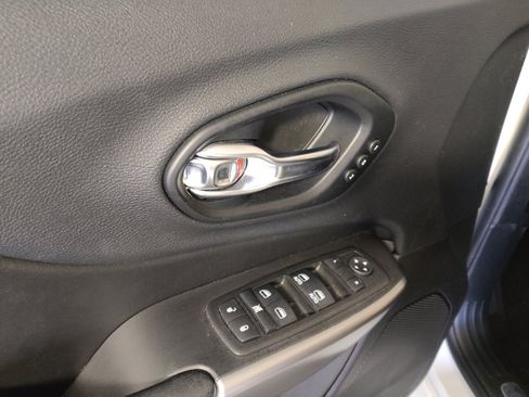 Used 2019 Jeep Cherokee High Altitude AWD/4WD image 27