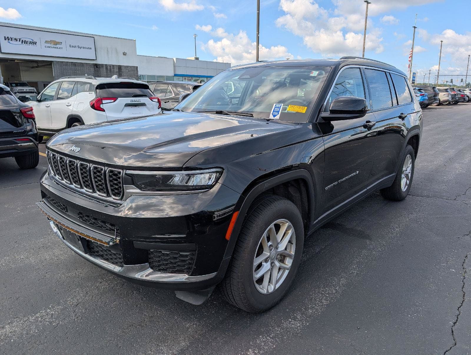 Used 2023 Jeep Grand Cherokee L Laredo AWD/4WD image 5