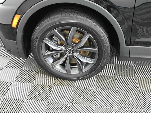 Certified 2023 Volkswagen Tiguan SE FWD image 28