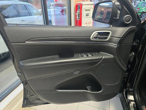Used 2021 Jeep Grand Cherokee Limited image 25