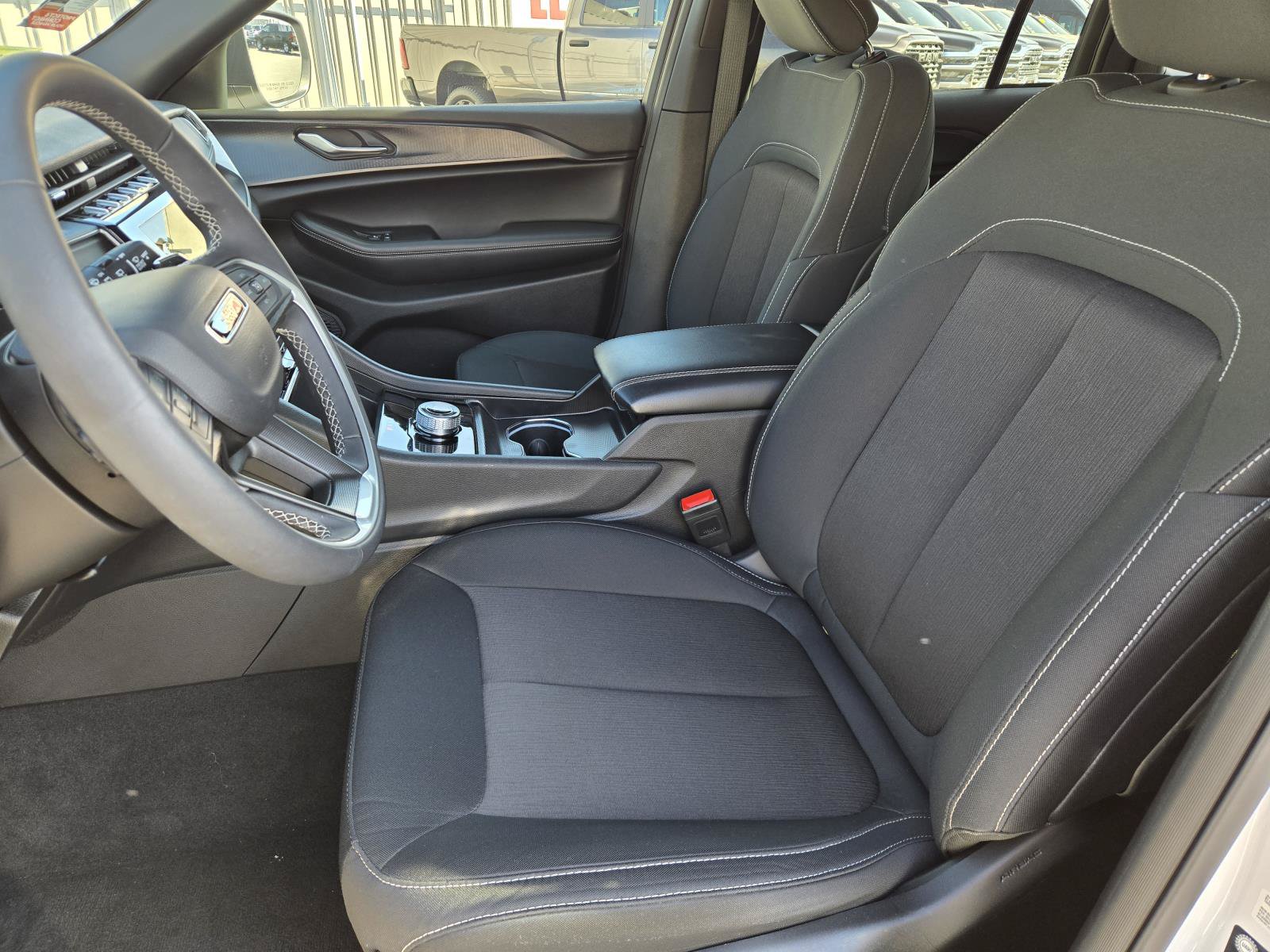 Used 2025 Jeep Grand Cherokee Laredo X RWD image 22