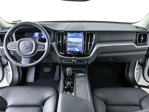 Used 2025 Volvo XC60 B5 Core AWD/4WD image 19