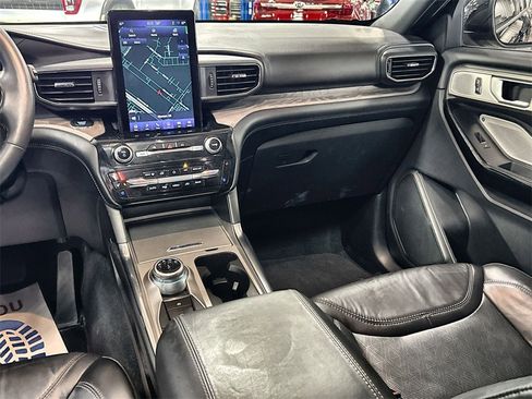 Used 2023 Ford Explorer Platinum w/ Technology Package image 28