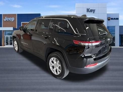 Used 2022 Jeep Grand Cherokee Limited AWD/4WD image 3