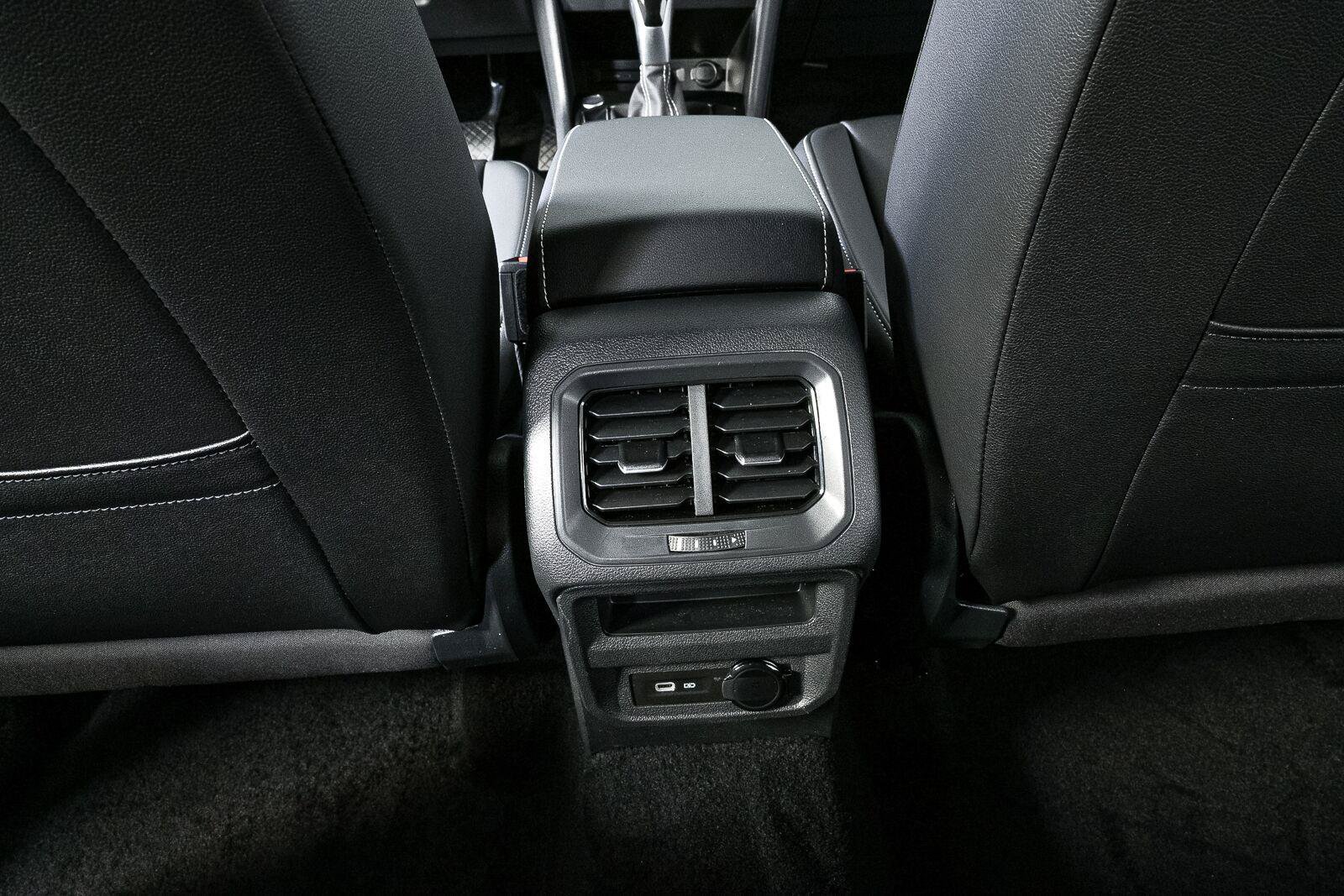 Certified 2023 Volkswagen Tiguan SE FWD image 18
