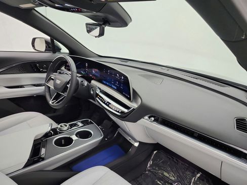 Used 2023 Cadillac Lyriq 2WD image 25