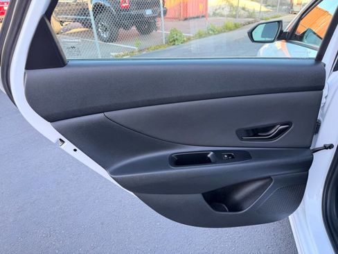 Used 2025 Hyundai Elantra SEL FWD image 28