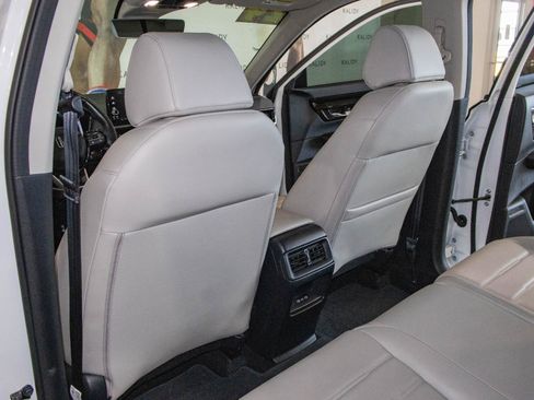 Used 2024 Honda CR-V EX-L image 9