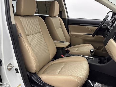 Used 2016 Mitsubishi Outlander SE image 31