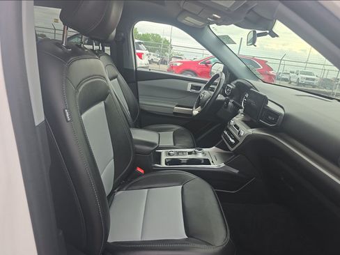 Used 2023 Ford Explorer XLT w/ Equipment Group 202A AWD/4WD image 10