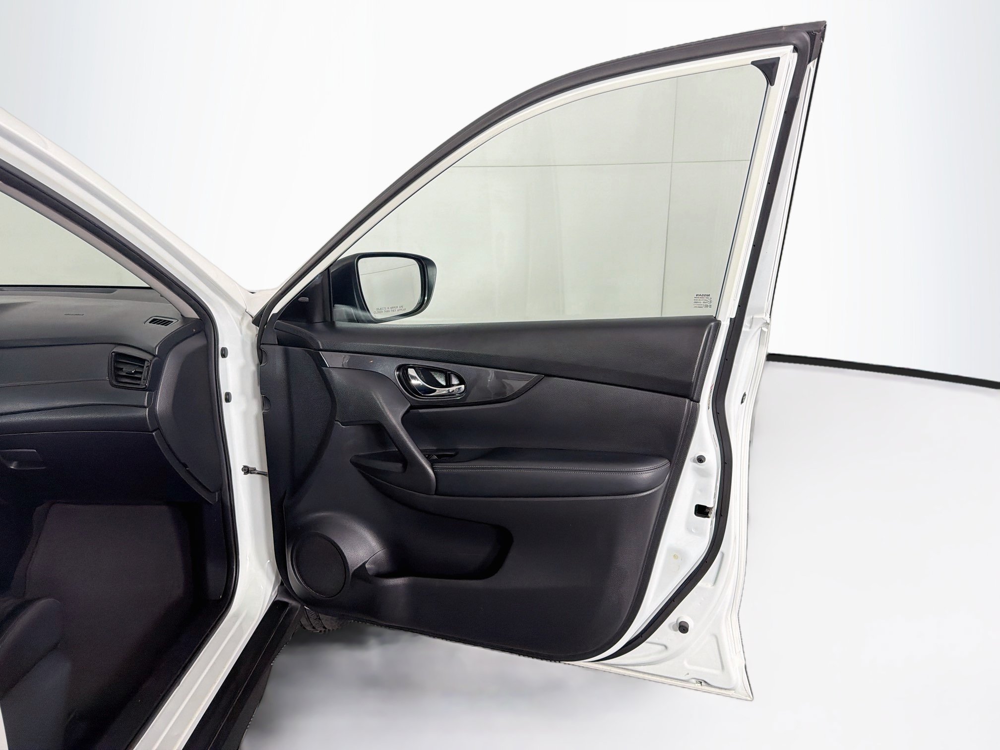 Used 2018 Nissan Rogue S FWD image 30