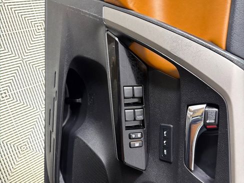 Used 2016 Toyota RAV4 Limited image 11