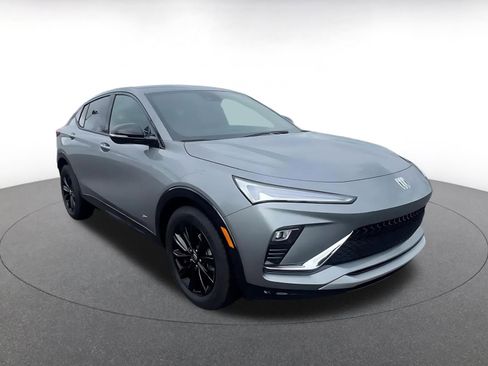 Used 2025 Buick Envista Sport Touring image 3