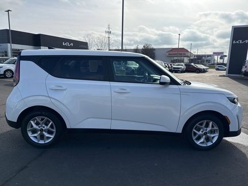 Used 2023 Kia Soul LX w/ LX Technology Package image 8