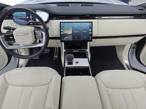 Used 2025 Land Rover Range Rover Long Wheelbase SE image 9