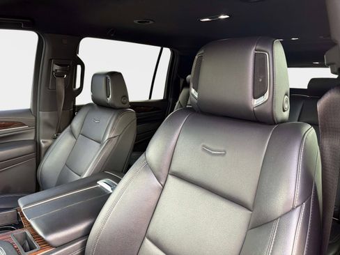 Used 2021 Cadillac Escalade ESV Luxury image 42