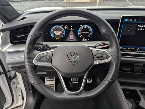 Used 2025 Volkswagen Tiguan SE R-Line AWD/4WD image 13