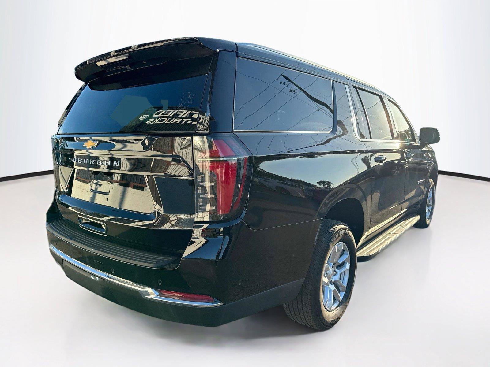 Used 2026 Chevrolet Suburban LS RWD image 5