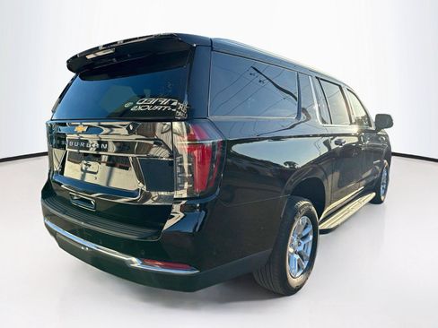Used 2026 Chevrolet Suburban LS RWD image 5
