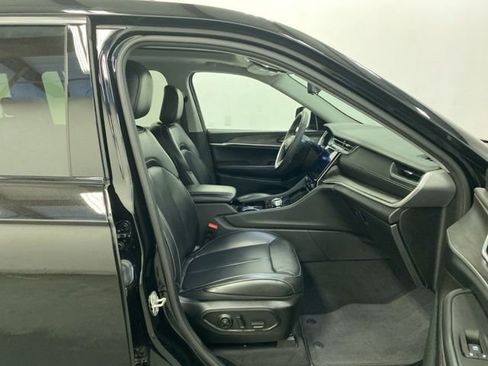 Used 2023 Jeep Grand Cherokee L Limited w/ Luxury Tech Group II AWD/4WD image 29