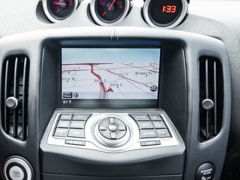 Used 2009 Nissan 370Z Touring RWD image 19