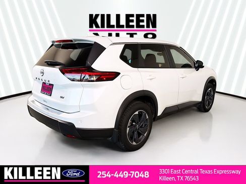 Used 2024 Nissan Rogue SV FWD image 9