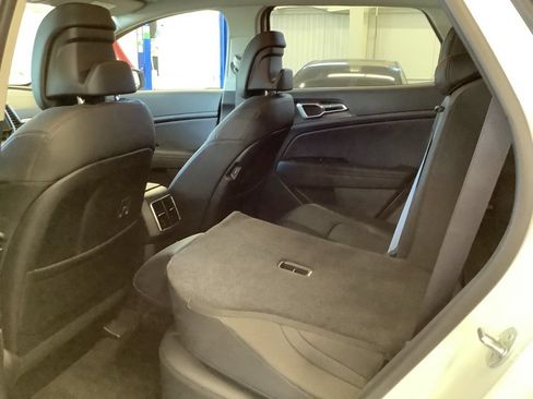 Used 2023 Kia Sportage EX AWD/4WD image 12