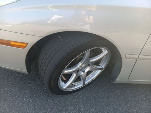 Used 2005 Lexus ES 330 FWD image 2