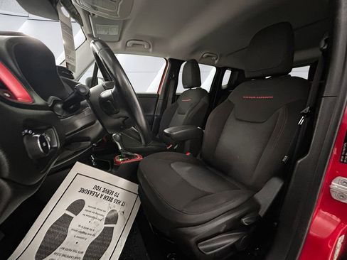 Used 2017 Jeep Renegade Trailhawk image 8