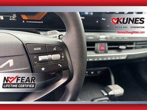 Used 2025 Kia K4 LXS image 27