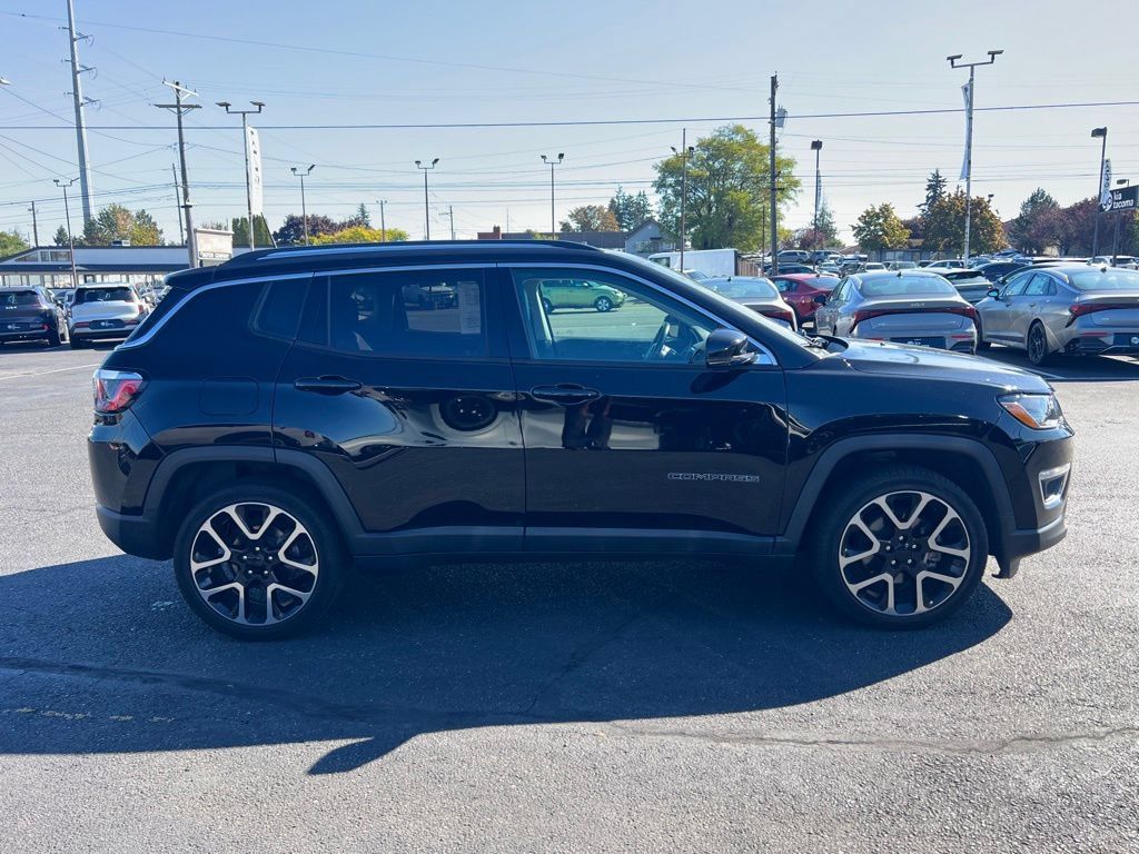 Used 2018 Jeep Compass Limited w/ Navigation Group FWD image 4