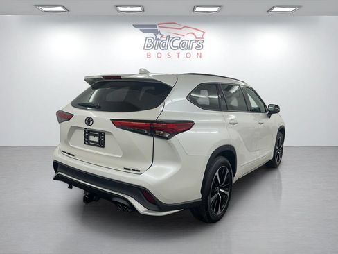 Used 2021 Toyota Highlander XSE AWD/4WD image 4