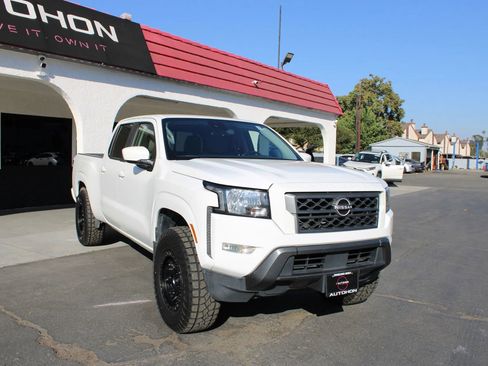 Used 2022 Nissan Frontier SV image 5