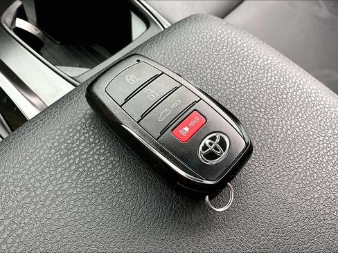 Used 2026 Toyota Camry SE FWD image 33