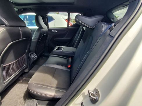 Certified 2022 Volvo XC40 T5 R-Design w/ Protection Package Premier image 11