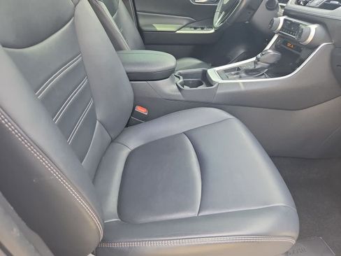 Used 2019 Toyota RAV4 XLE Premium FWD image 22