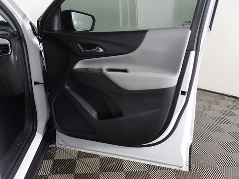 Used 2021 Chevrolet Equinox LS w/ LS Convenience Package image 21