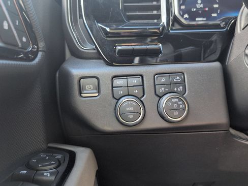 Used 2023 Chevrolet Silverado 1500 ZR2 w/ Technology Package AWD/4WD image 5