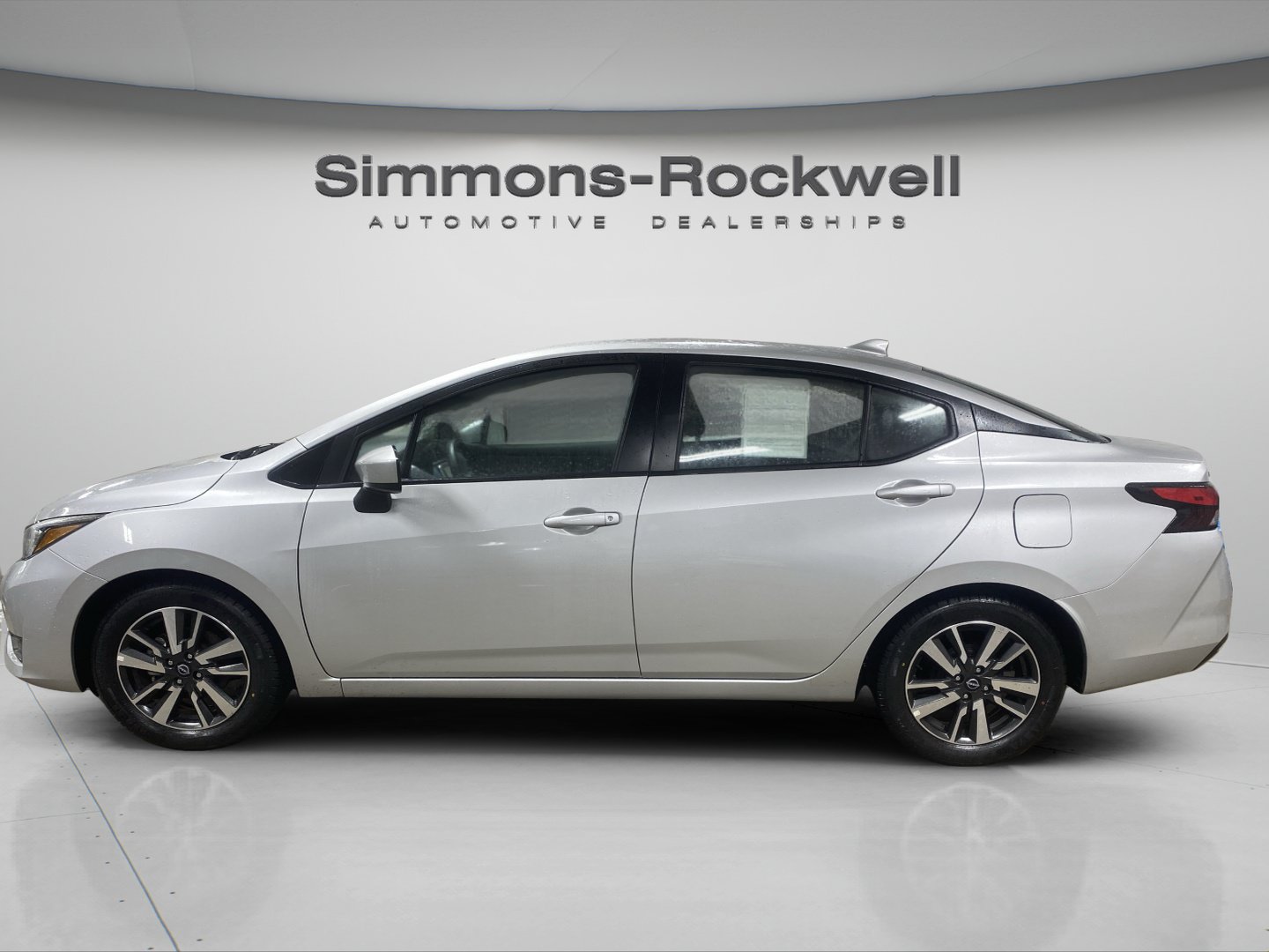 Used 2025 Nissan Versa SV FWD image 2