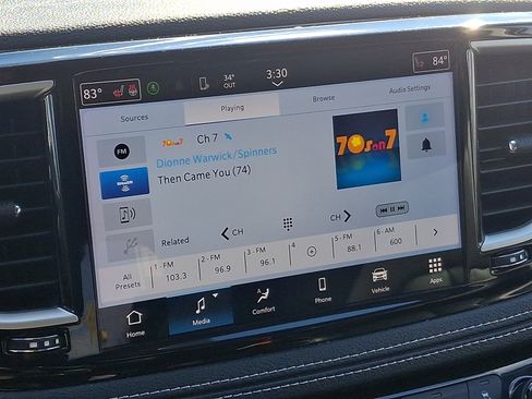 Used 2023 Chrysler Pacifica Touring-L image 17