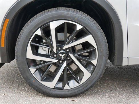 Used 2025 Mitsubishi Outlander SEL image 9